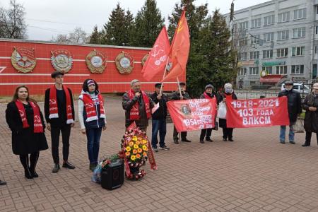 Калужские коммунисты провели автопробег в честь Дня рождения ВЛКСМ