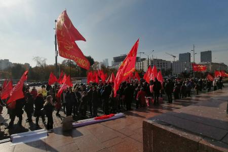 Москва. Пепел павших на тех баррикадах пусть всегда в нашем сердце стучит!