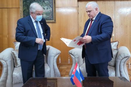 Состоялась рабочая встреча Казбека Тайсаева с Послом Республики Куба Хулио Антонио Гармендия Пеньи