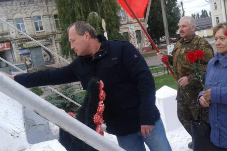 Тамбовские коммунисты провели траурные акции в День защитников советской власти