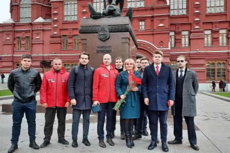 Подмосковные коммунисты отметили день ВЛКСМ: «В бой нас водил Корчагин, в космос Гагарин вёл»