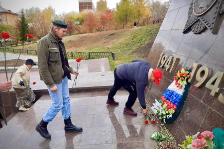 Свердловские коммунисты почтили память павших в трагических событиях «черного» октября 1993 г.