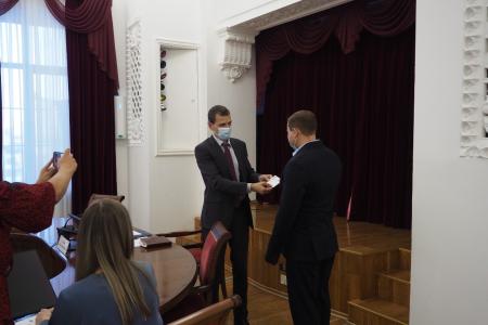 Свердловская область. Избирательная комиссия вручила удостоверения новым депутатам фракции КПРФ в Екатеринбургской городской Думе