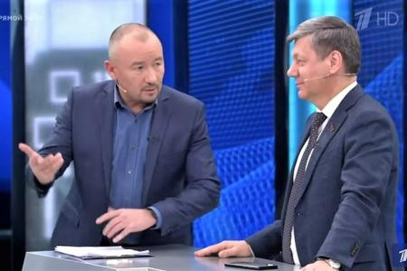 Дмитрий Новиков на Первом канале: Когда гасят Вечный огонь, за спиной у президента такой страны маячит мурло фашизма