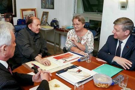 Д.Г. Новиков вручил Ленинскую премию ЦК КПРФ Даниэлю Ортеге