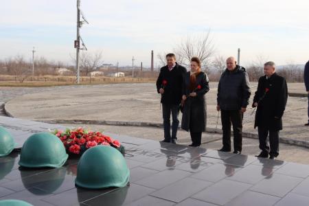 Коммунисты провели памятные мероприятия в честь Дня начала контрнаступления советских войск под Сталинградом
