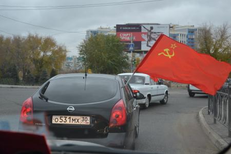 Астраханские коммунисты достойно встречают 104-ю годовщину Великого Октября