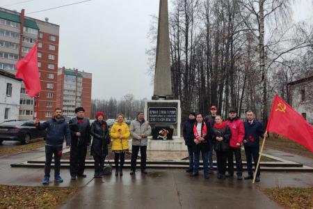 Прикамские коммунисты торжественно отметили 104-ю годовщину Великого Октября
