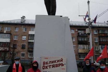 Прикамские коммунисты торжественно отметили 104-ю годовщину Великого Октября