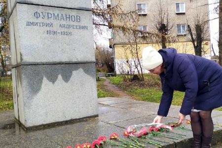 Коммунисты Ивановской области отметили 104-ю годовщину Великого Октября