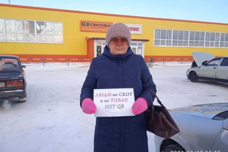В Омске прошел флэш-моб против QR-кодов