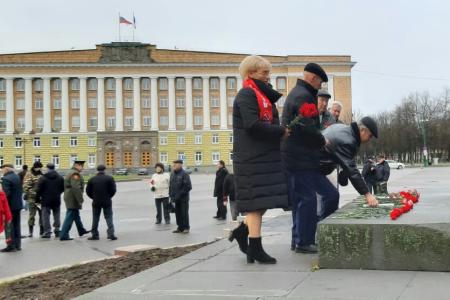 Новгородская область отмечает День Великого Октября