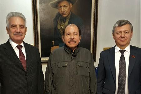 Д.Г. Новиков вручил Ленинскую премию ЦК КПРФ Даниэлю Ортеге