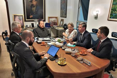 Д.Г. Новиков вручил Ленинскую премию ЦК КПРФ Даниэлю Ортеге