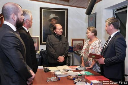Д.Г. Новиков вручил Ленинскую премию ЦК КПРФ Даниэлю Ортеге
