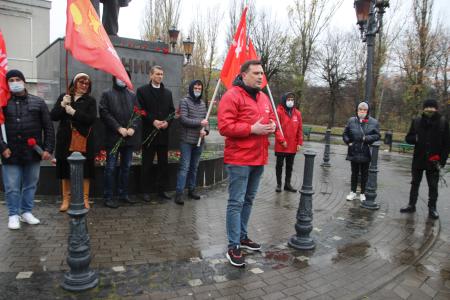 Годовщину Великой Октябрьской социалистической революции отметили в Калининграде