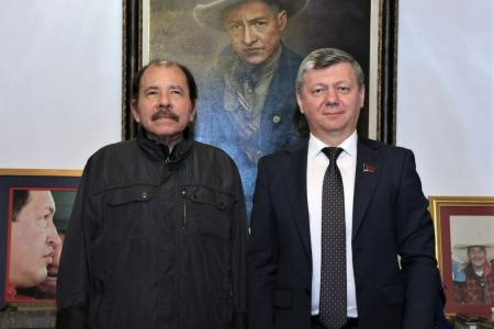 Д.Г. Новиков вручил Ленинскую премию ЦК КПРФ Даниэлю Ортеге