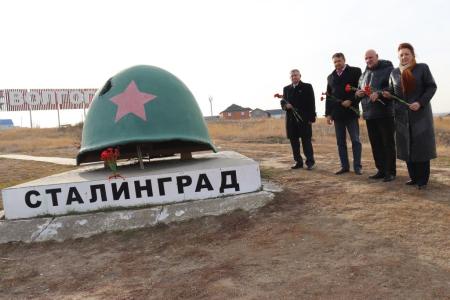 Коммунисты провели памятные мероприятия в честь Дня начала контрнаступления советских войск под Сталинградом