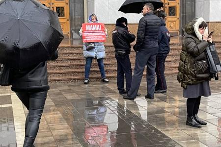 Серия одиночных пикетов против QR-кодов прошла в Ростове-на-Дону