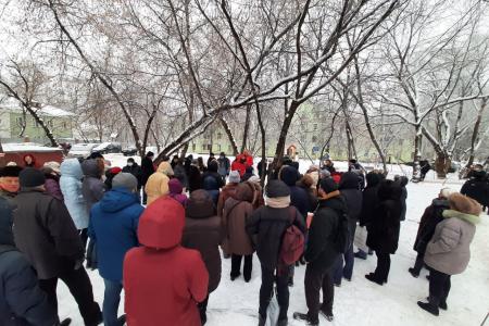 Москва. Новая массовая встреча депутата Обухова в Измайлово: против трамвайного проекта, QR-кодов и плохой уборки снега