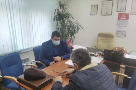 Тула. Депутат КПРФ Алексей Лебедев ведет прием граждан