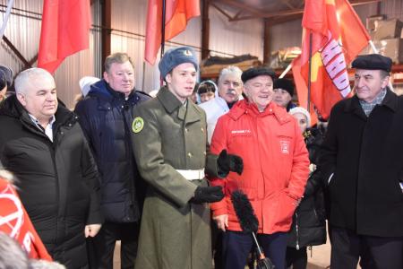 КПРФ отправила на Донбасс 93-й новогодний гуманитарный конвой