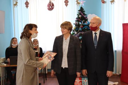 Ярославская область. Коммунисты поздравили воспитанников Центра помощи семьи и детям с наступающим Новым годом