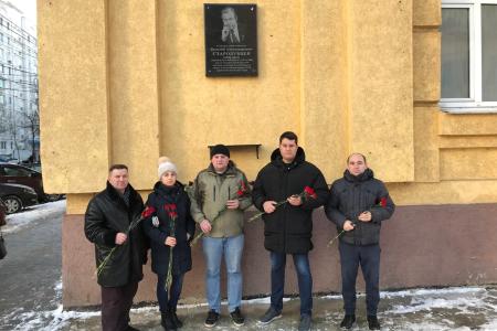 Депутаты фракции КПРФ в Госдуме во главе Ю.В. Афониным вместе с тульскими коммунистами возложили цветы на могилу В.А. Стародубцева