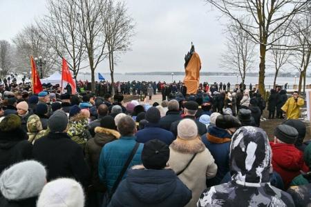 Калужские коммунисты и комсомольцы приняли участие в открытии памятника комсомольцам-подпольщикам
