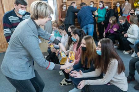 Курск. Улыбки и внимание – вот настоящие подарки, делающие Новый год сказочным и чудесным!