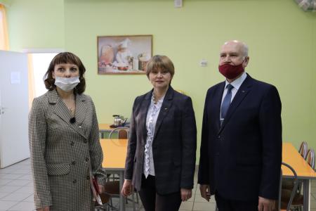 Ярославская область. Коммунисты поздравили воспитанников Центра помощи семьи и детям с наступающим Новым годом