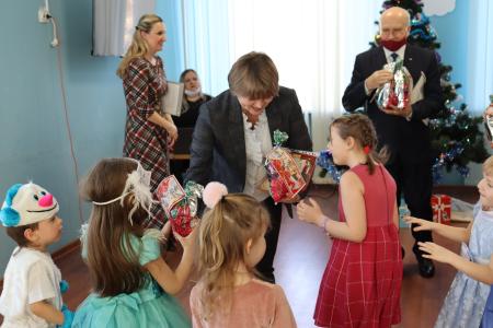 Ярославская область. Коммунисты поздравили воспитанников Центра помощи семьи и детям с наступающим Новым годом