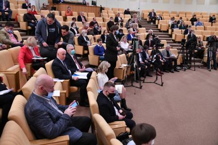 КПРФ в Госдуме провела круглый стол о законодательном обеспечении противодействия распространению новой коронавирусной инфекции