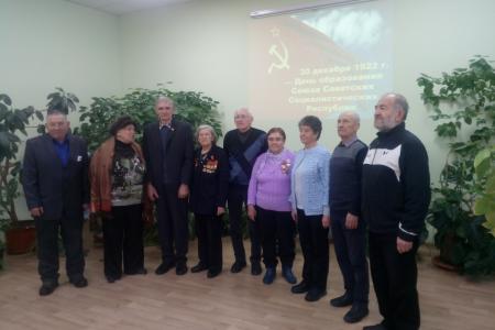 Сталинградские коммунисты поздравили волгоградцев с Днем образования СССР и наступающим Новым годом