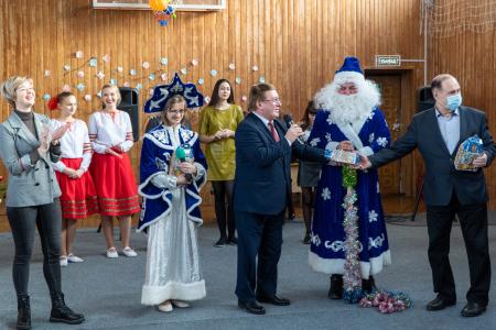 Курск. Улыбки и внимание – вот настоящие подарки, делающие Новый год сказочным и чудесным!