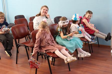 Ярославская область. Коммунисты поздравили воспитанников Центра помощи семьи и детям с наступающим Новым годом