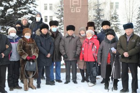 Салчак Тока - 120! Возложение цветов к памятнику государственному деятелю Республики Тыва