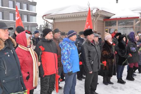 В Новосибирске почтили память Иосифа Виссарионовича Сталина.