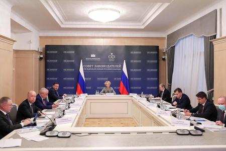 Николай Харитонов: Нужно разработать и законодательно закрепить систему планирования и мониторинга северного завоза