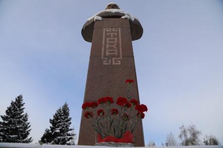 Салчак Тока - 120! Возложение цветов к памятнику государственному деятелю Республики Тыва