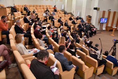 КПРФ в Госдуме провела круглый стол о законодательном обеспечении противодействия распространению новой коронавирусной инфекции