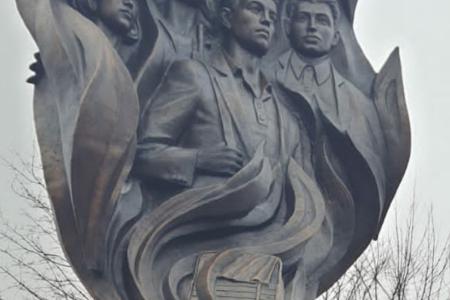 Калужские коммунисты и комсомольцы приняли участие в открытии памятника комсомольцам-подпольщикам