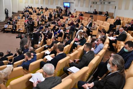 КПРФ в Госдуме провела круглый стол о законодательном обеспечении противодействия распространению новой коронавирусной инфекции