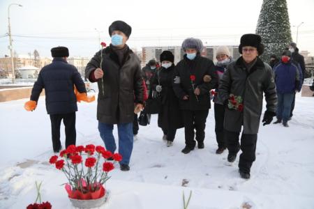 Салчак Тока - 120! Возложение цветов к памятнику государственному деятелю Республики Тыва