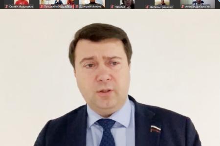 Алексей Лебедев провел круглый стол памяти В.А. Стародубцева, на котором выступили Н.В. Арефьев, А.П. Тарнаев и представители регионов России