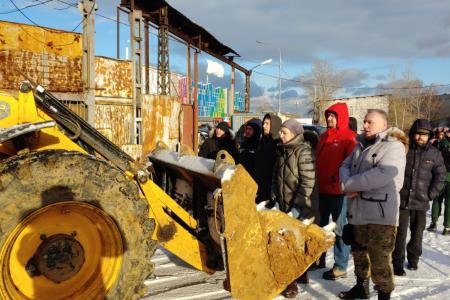 Москва: Очередной день противостояния с рейдерами - отбито три бульдозерных атаки на народное предприятие «Айвори»