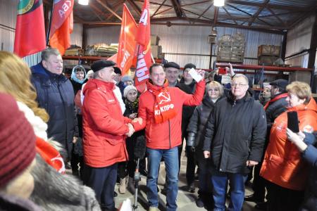 КПРФ отправила на Донбасс 93-й новогодний гуманитарный конвой