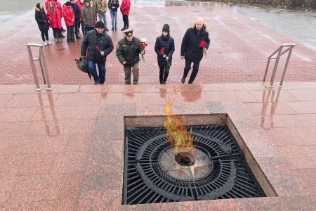 К 80-летию контрнаступления под Москвой коммунисты Чебоксар возложили цветы к Вечному огню