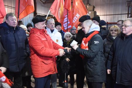 КПРФ отправила на Донбасс 93-й новогодний гуманитарный конвой