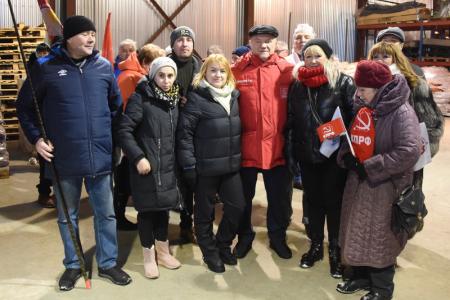 КПРФ отправила на Донбасс 93-й новогодний гуманитарный конвой